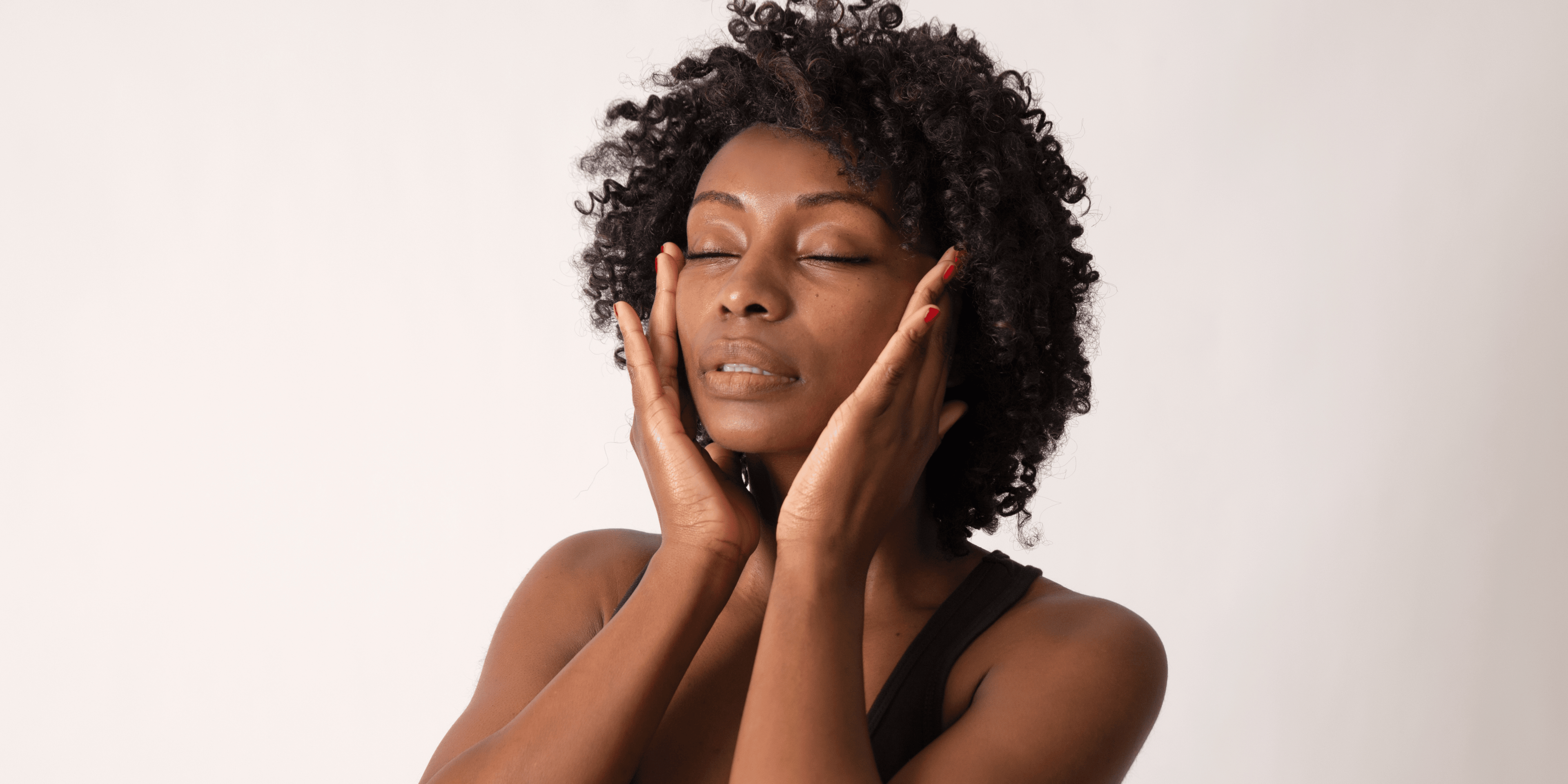 Pourquoi Votre Peau Noire a Besoin d'Hydratation Spécifique et Comment y Parvenir - Saba beauté